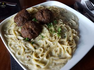 Salsa Alfredo, La Pastaria by Vittorio , Pastaria , Spaghettini , Calamari, Ravioli , pasta, Meatballs , Fettuccine , marinara , libritas de mas, #FoodReview , comida italiana, Vittorio , Centro Comercial El Paseo, Mr.R , albóndigas, Extra, El Salvador, Food Blog, Parmesano, Mozzarella, Feta