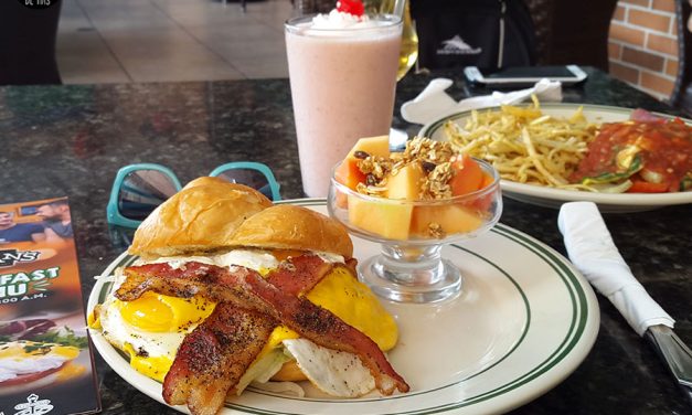 ¡Yo sé adónde vas a ir a desayunar mañana! – Bennigan´s ya tiene desayunos