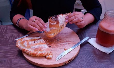 ¡Pizza Calzone rellena de Mariscos! de La Pizzería