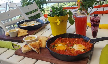 ¡Desayunando en un lugar de cuentos y fantasía! – Linda Vista Gardens